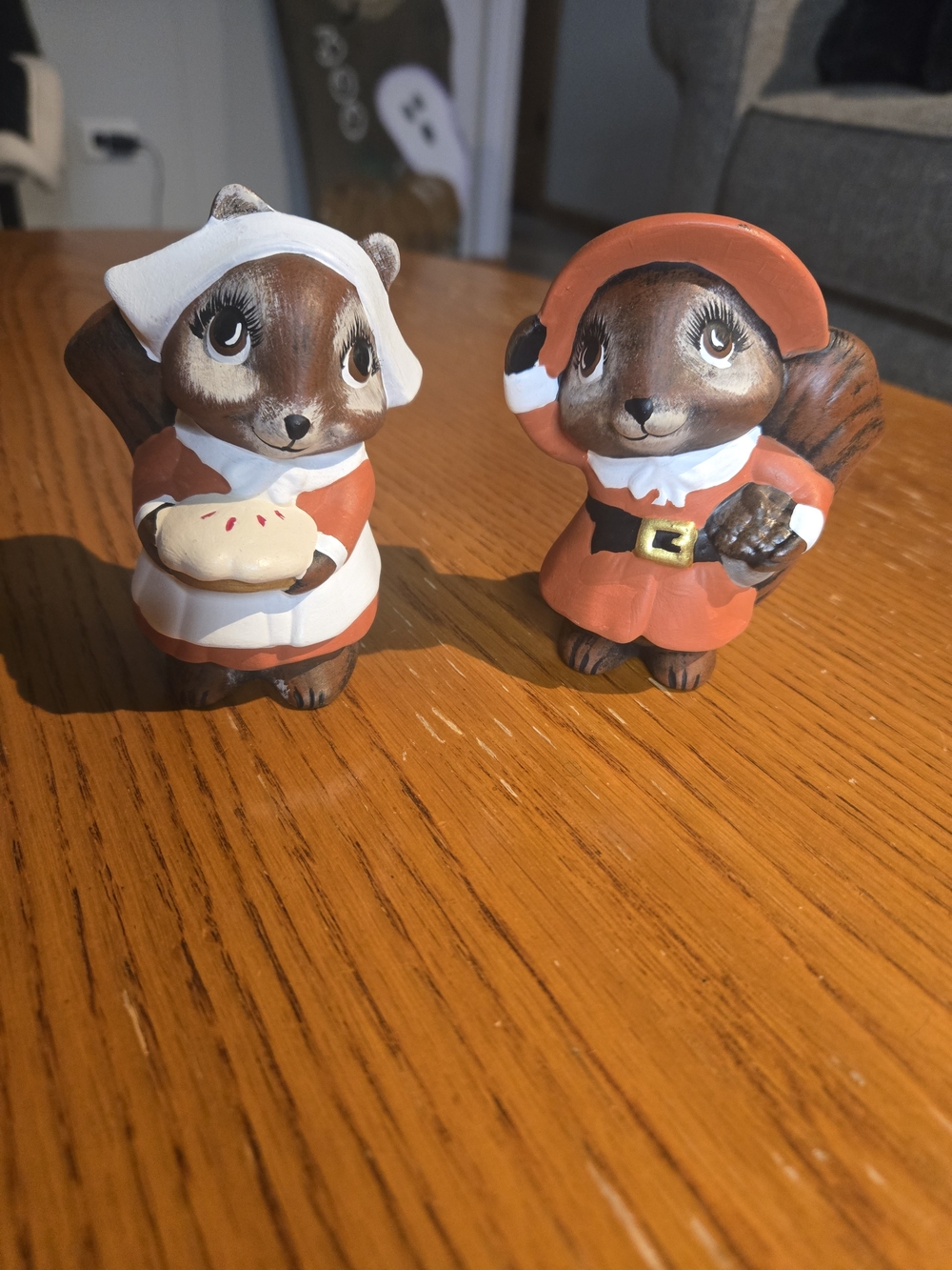 Brown Squirrel Figurine Set Thanksgiving Decor